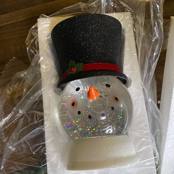 Bath and Body Works Glitter Swirling Snowman Water Globe ❄️☃️ - Picture 3 of 17